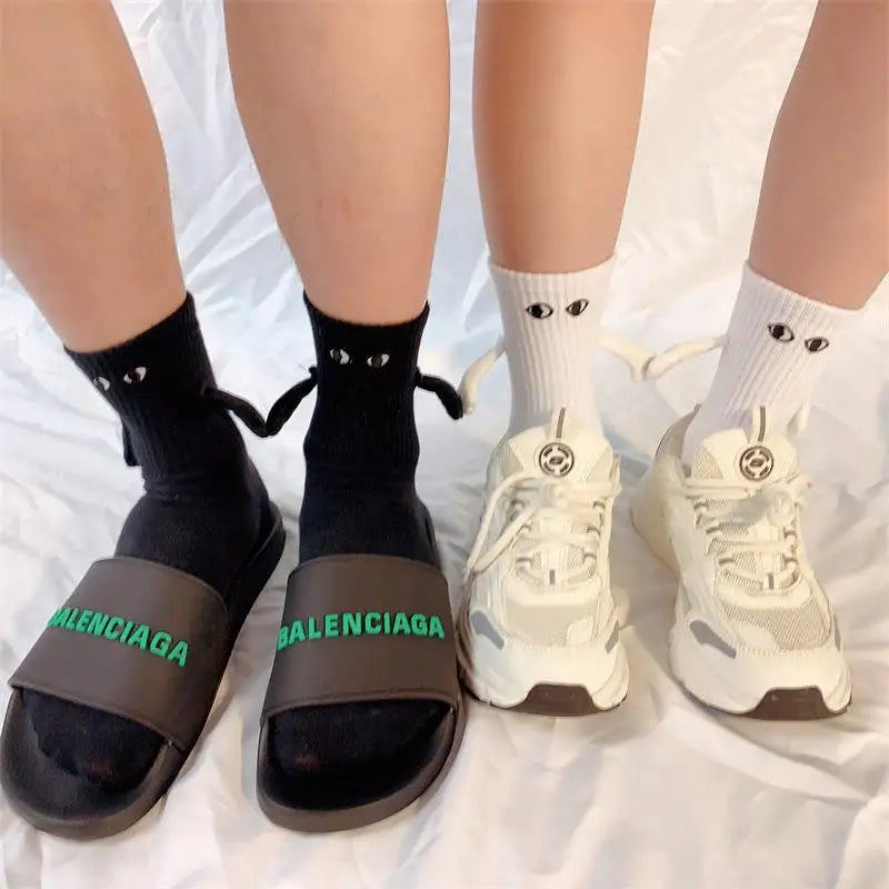 Funny Matching Couple Socks Instagrammable Magnetic Hand Hold Mid Calf Set for Dating Couples BFFs Photo Prop