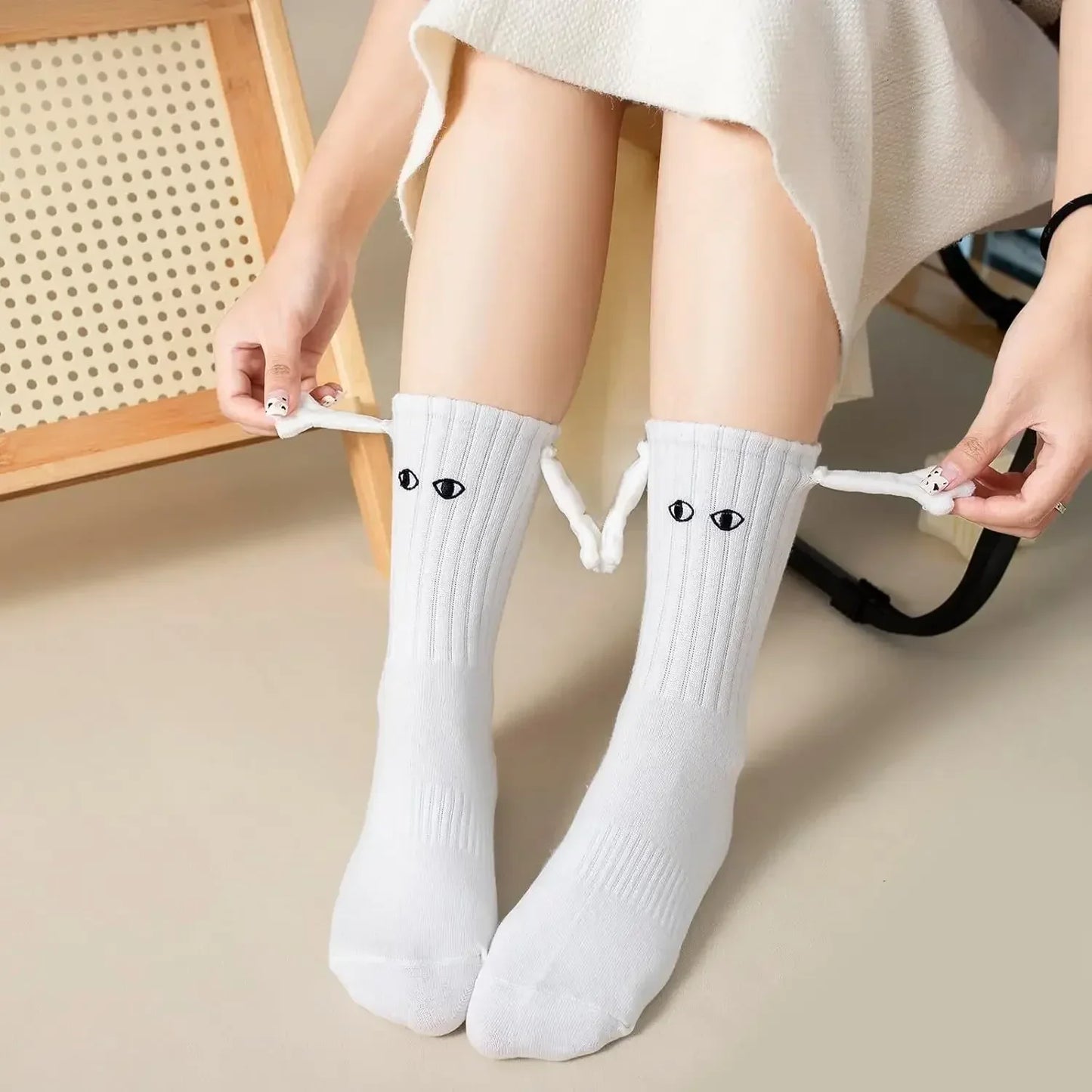 Funny Matching Couple Socks Instagrammable Magnetic Hand Hold Mid Calf Set for Dating Couples BFFs Photo Prop