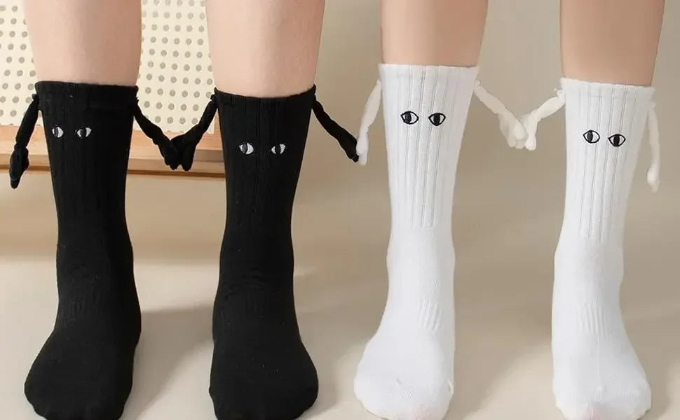Funny Matching Couple Socks Instagrammable Magnetic Hand Hold Mid Calf Set for Dating Couples BFFs Photo Prop